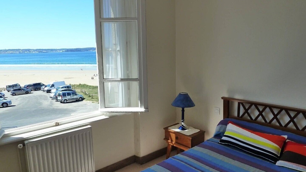 Photo of Bedroom in Plonevez-Porzay
