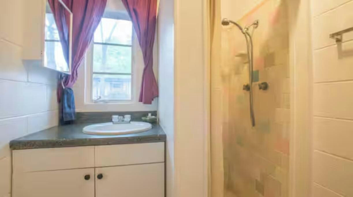 Photo of Bathroom in Kingsland