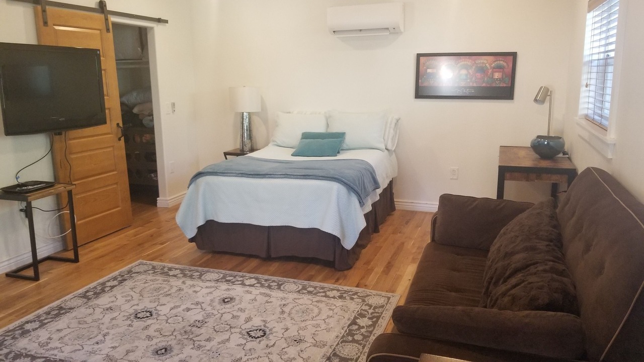 Photo of Bedroom in Jefferson Park