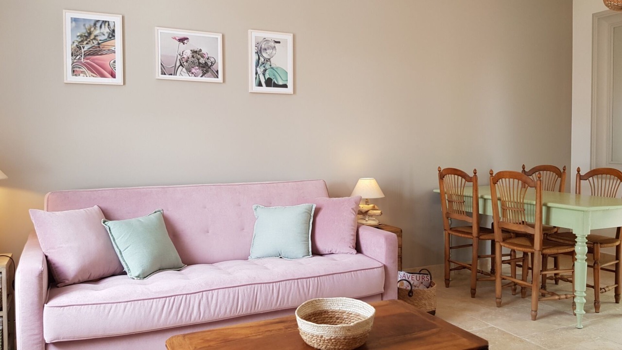 Photo of Livingroom in Angles