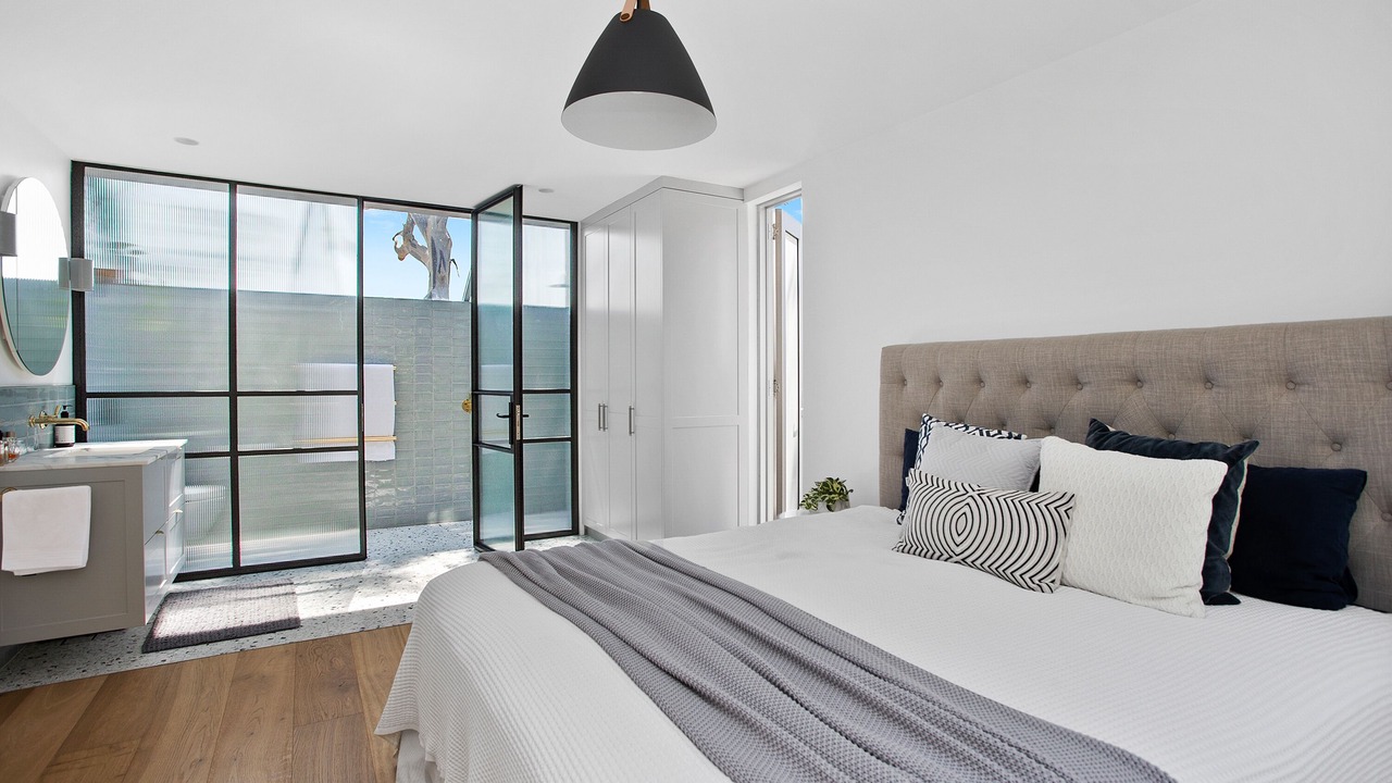 Photo of Others in Fairlight