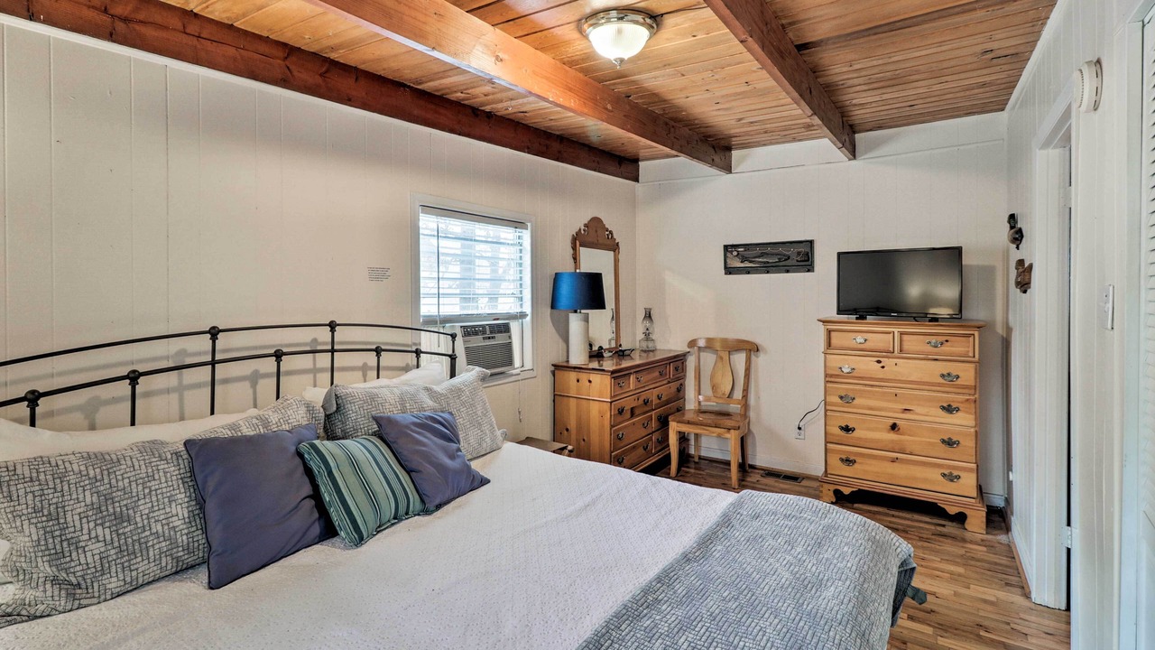 Photo of Bedroom in Piney