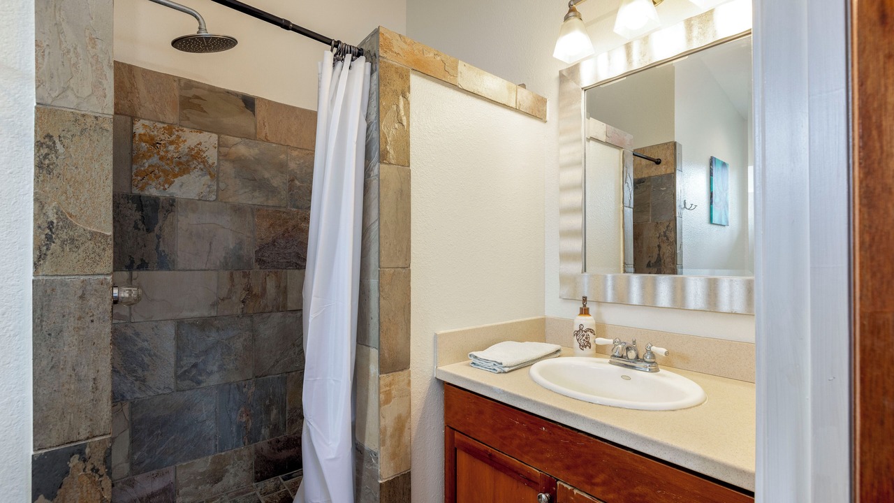 Photo of Bathroom in Mokuleia