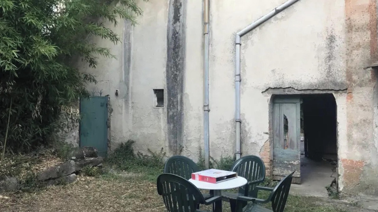 Photo of Others in Besseges