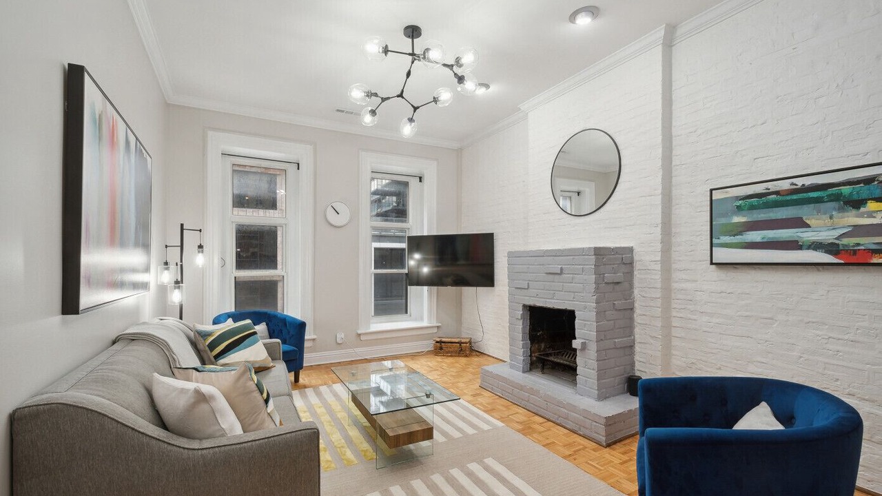 Photo of Livingroom in Near North Side