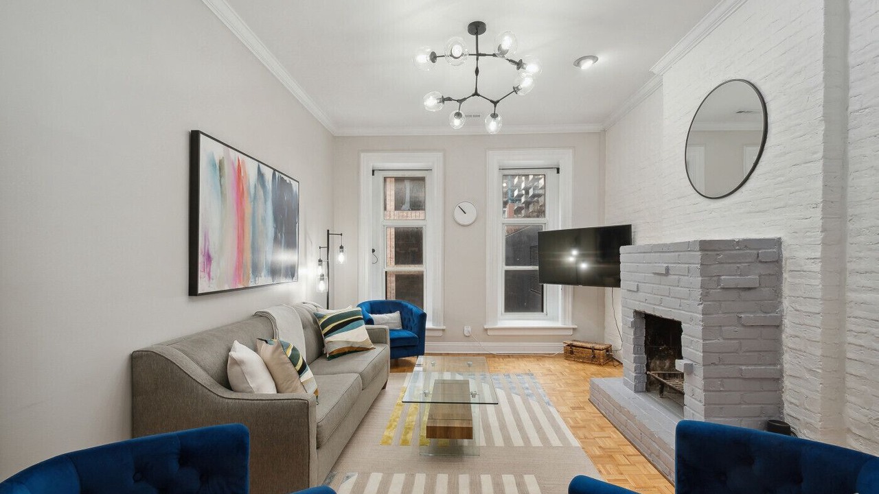 Photo of Livingroom in Near North Side
