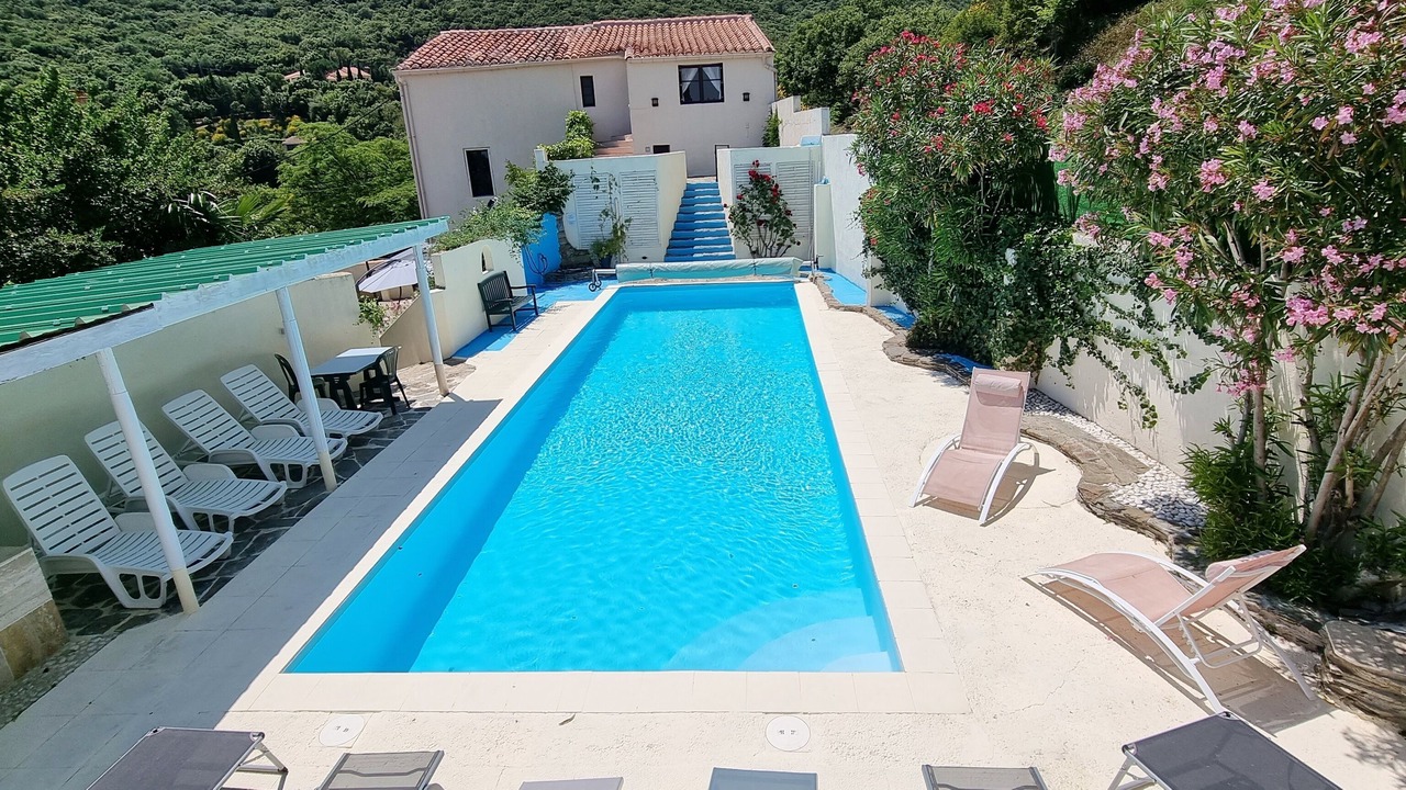 Photo of Others in Caixas