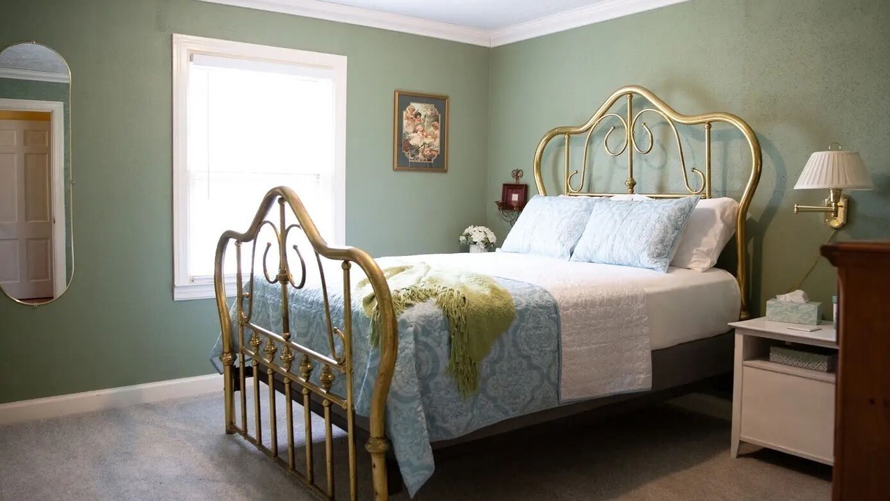 Photo of Bedroom in Hendersonville