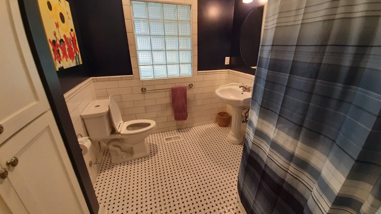 Photo of Bathroom in Cherry Street