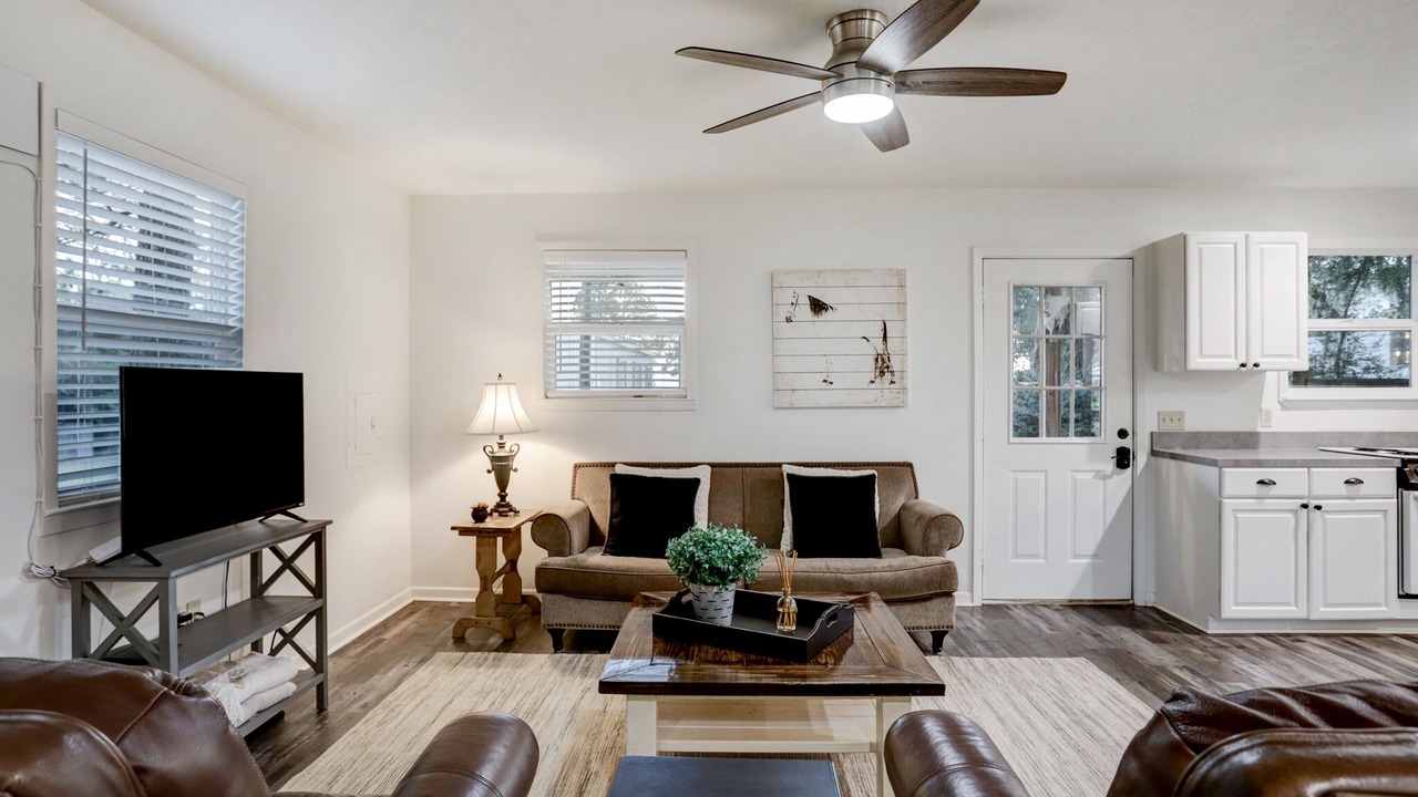 Photo of Livingroom in Sealy