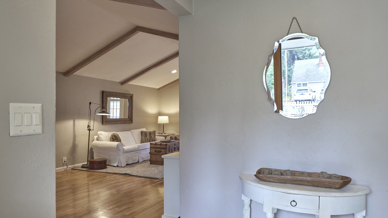 Photo of Livingroom in Cal Young
