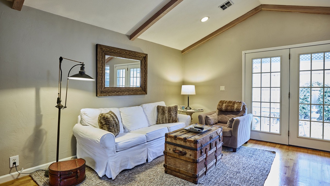 Photo of Livingroom in Cal Young
