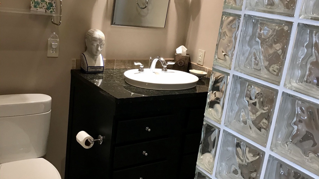Photo of Bathroom in South Capitol