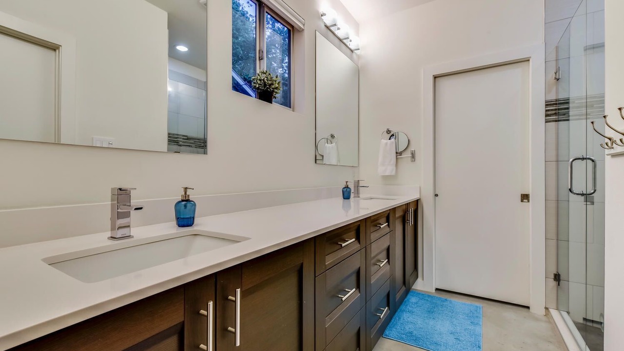 Photo of Bathroom in Holly