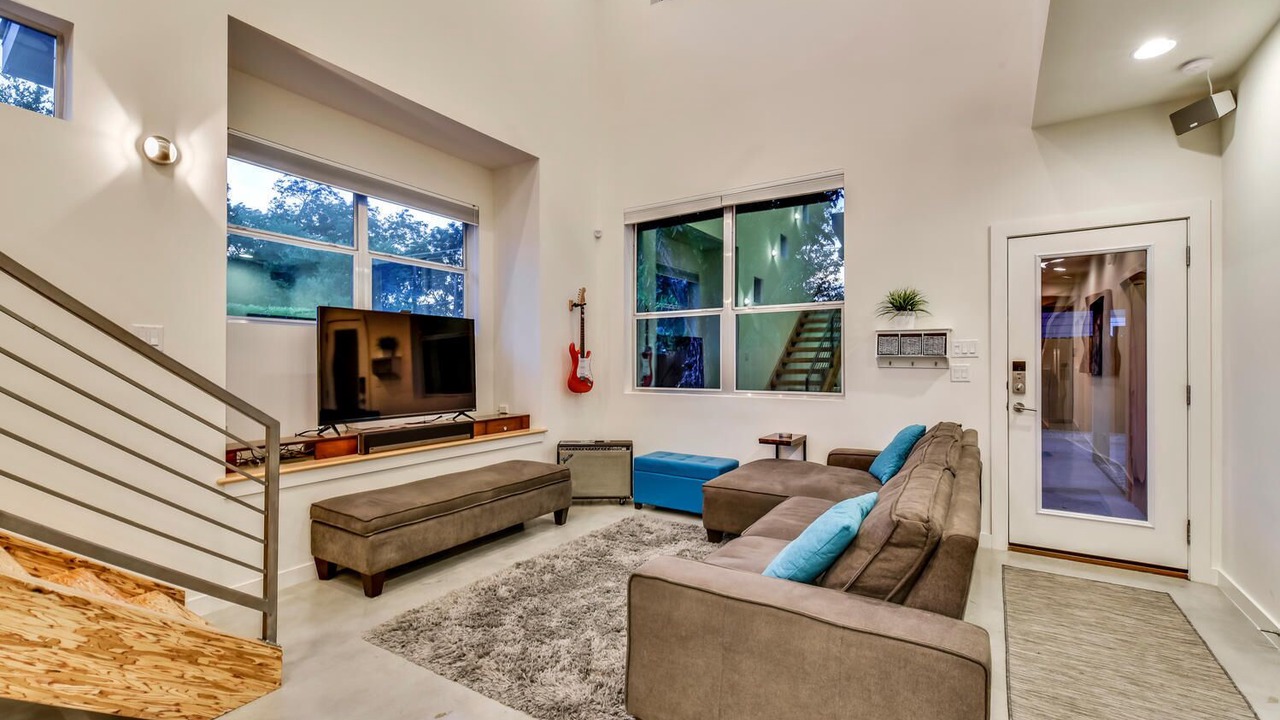 Photo of Livingroom in Holly
