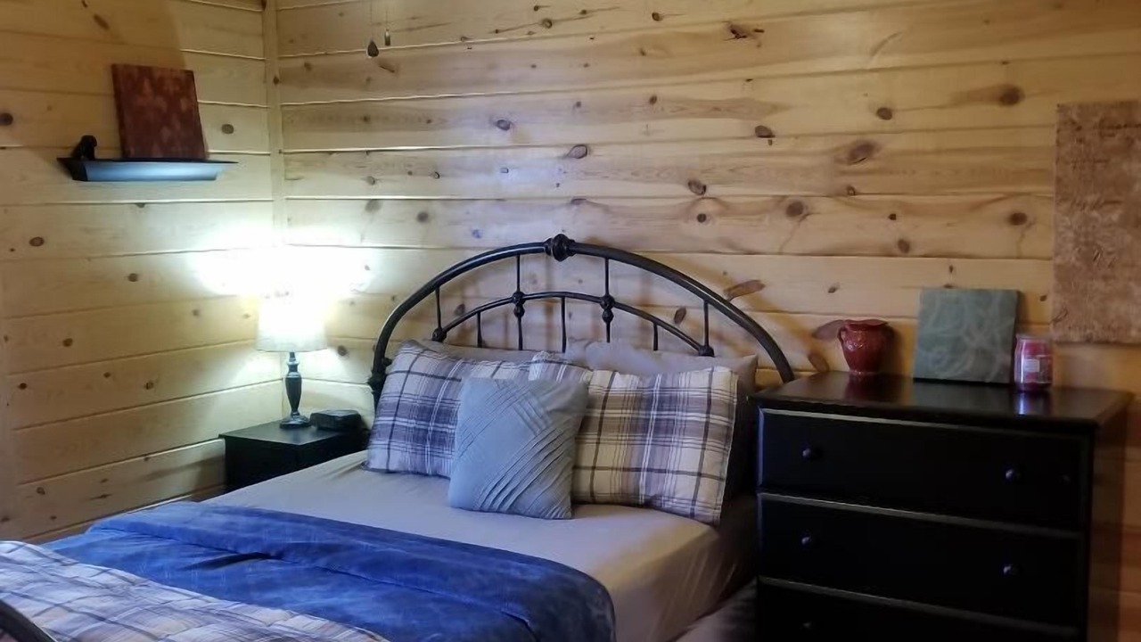 Photo of Bedroom in Smithville
