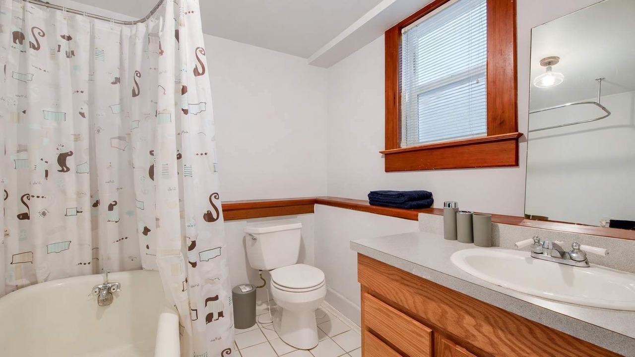 Photo of Bathroom in Golden Gate