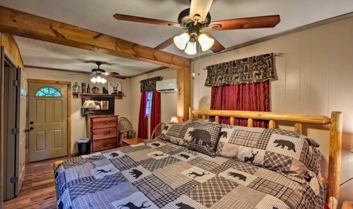 Photo of Bedroom in Hiawassee