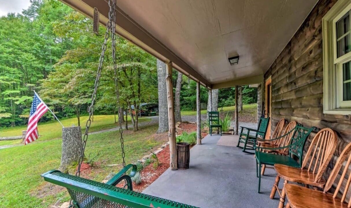 Photo of Patio Balcony in Hiawassee