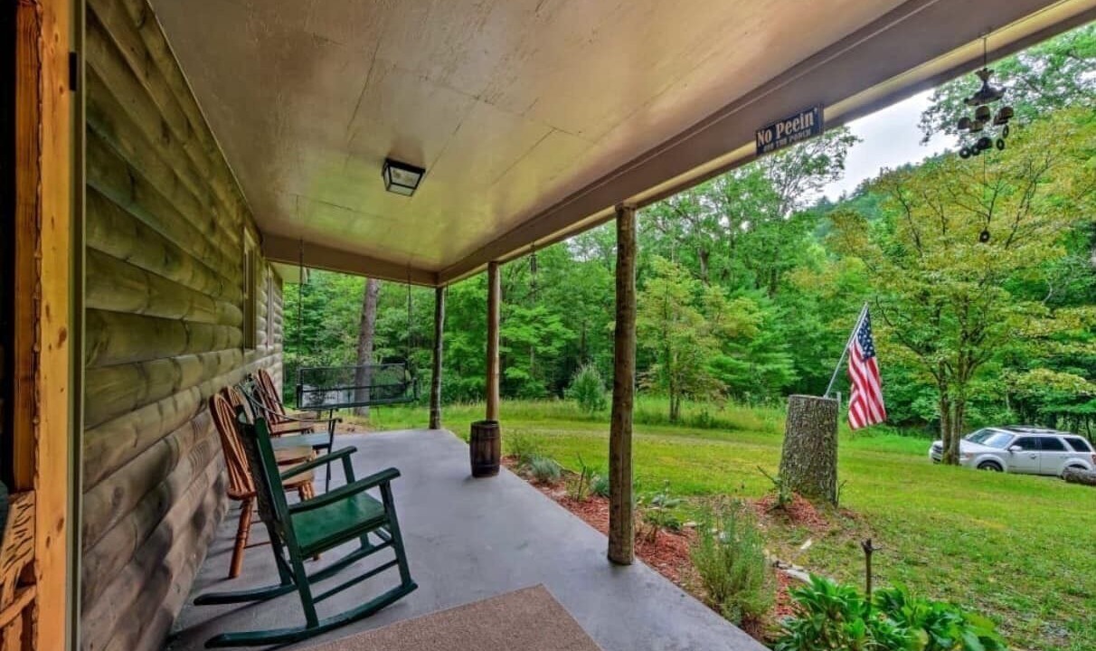 Photo of Patio Balcony in Hiawassee