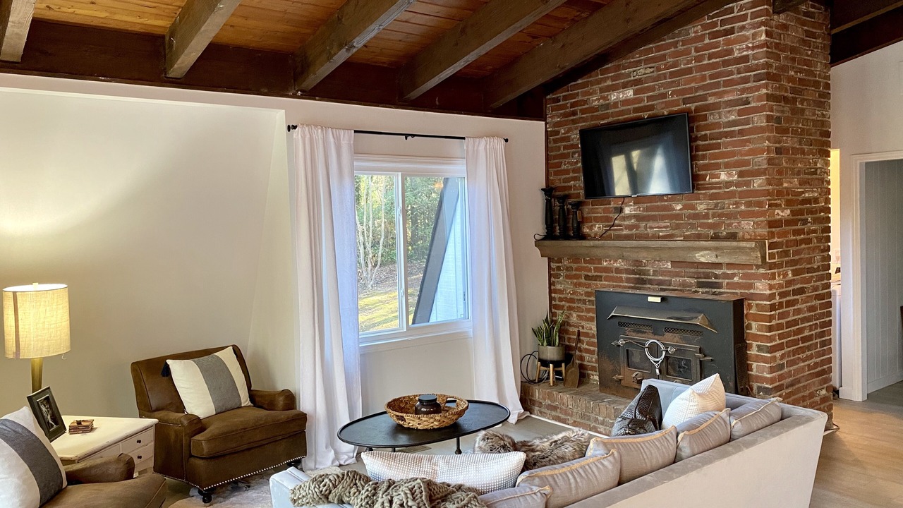 Photo of Livingroom in Waverly Hall