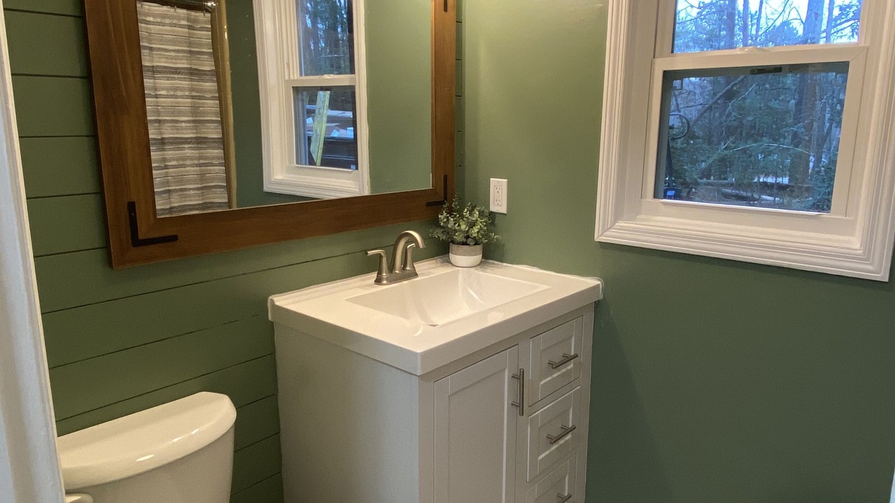 Photo of Bathroom in Waverly Hall
