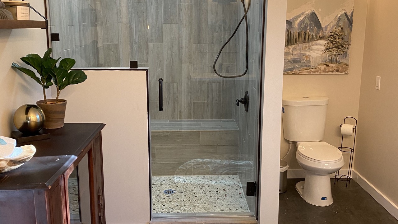 Photo of Bathroom in Waverly Hall