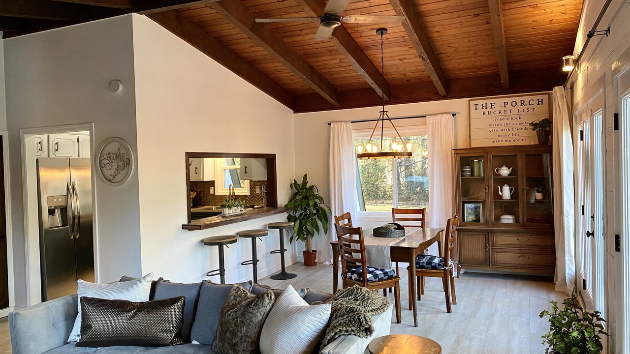 Photo of Livingroom in Waverly Hall