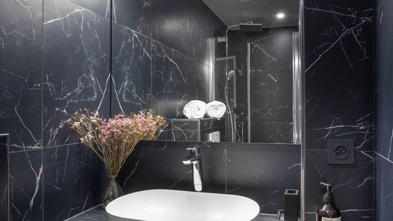 Photo of Bathroom in Quartier du Mail