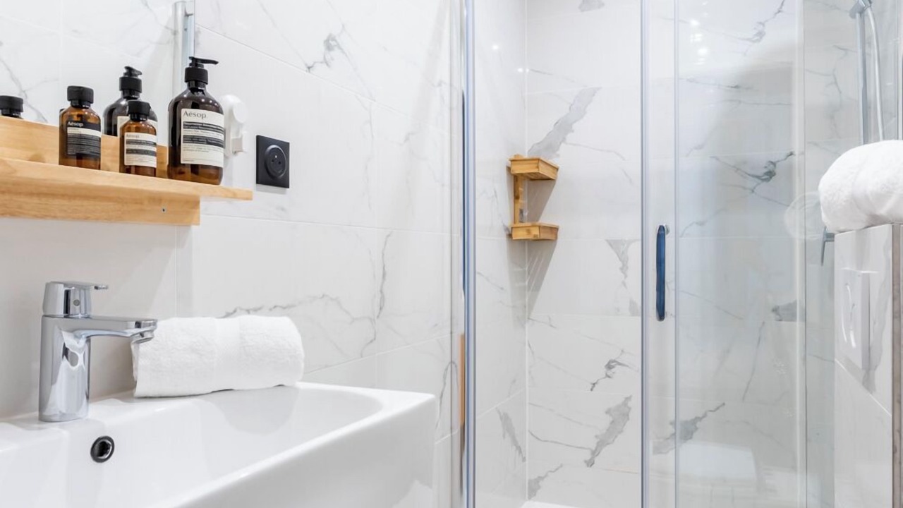 Photo of Bathroom in Quartier du Mail