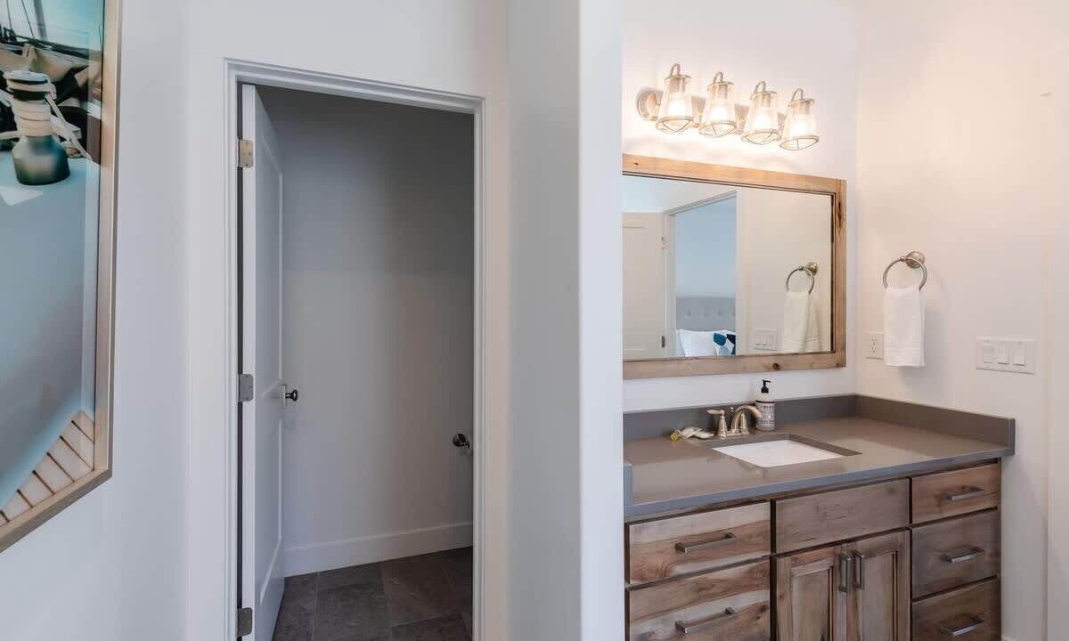 Photo of Bathroom in Garden City