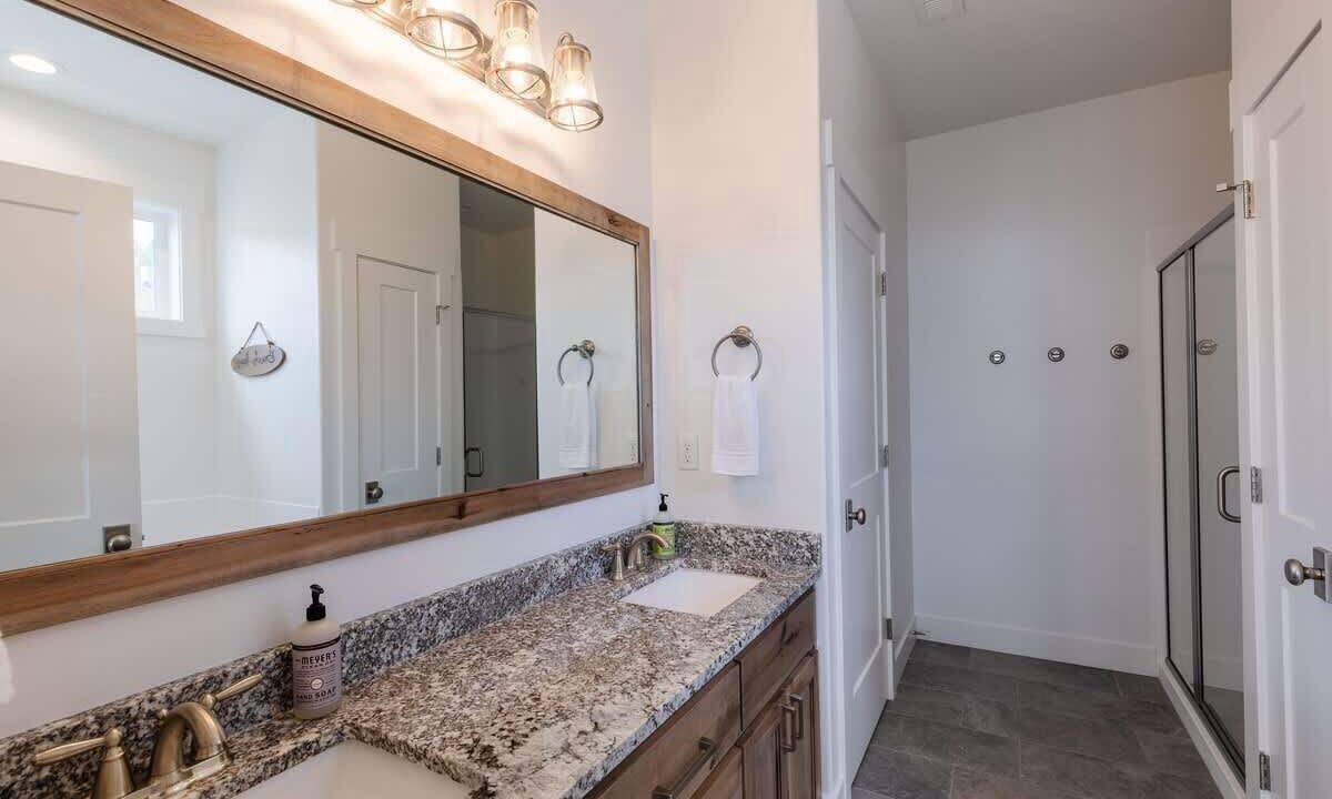 Photo of Bathroom in Garden City