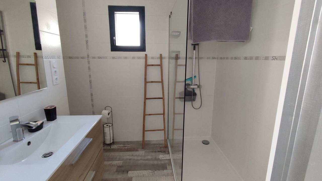 Photo of Bathroom in Saint-Just-sur-Viaur