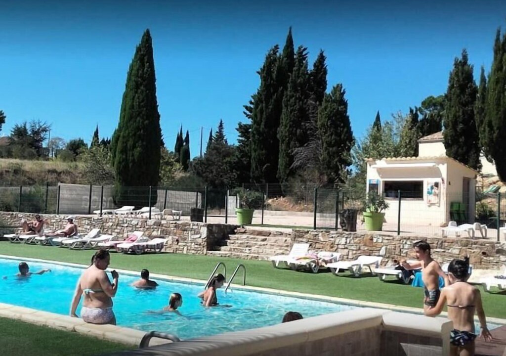 Photo of Human In Picture in Fabrezan