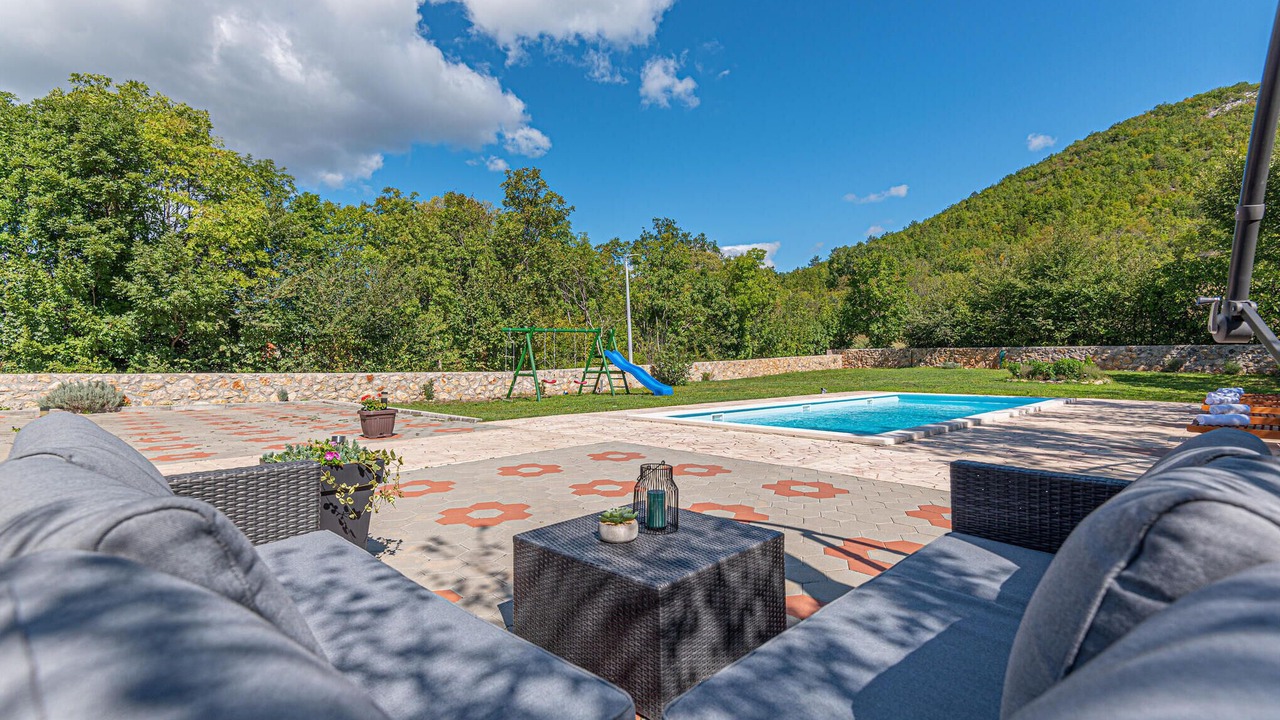 Photo of Outdoor in Cove Parja