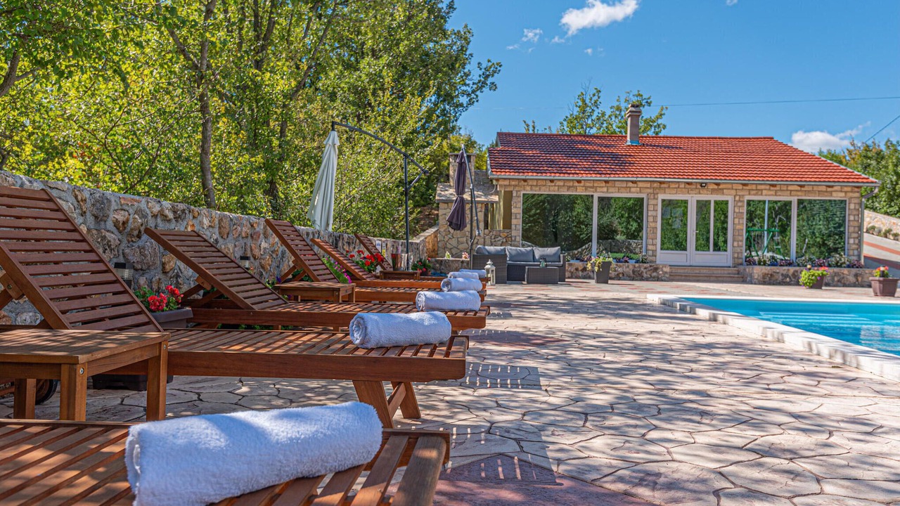 Photo of Outdoor in Cove Parja