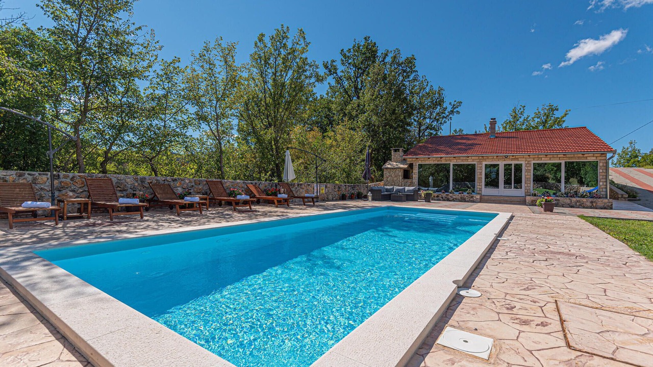 Photo of Outdoor in Cove Parja