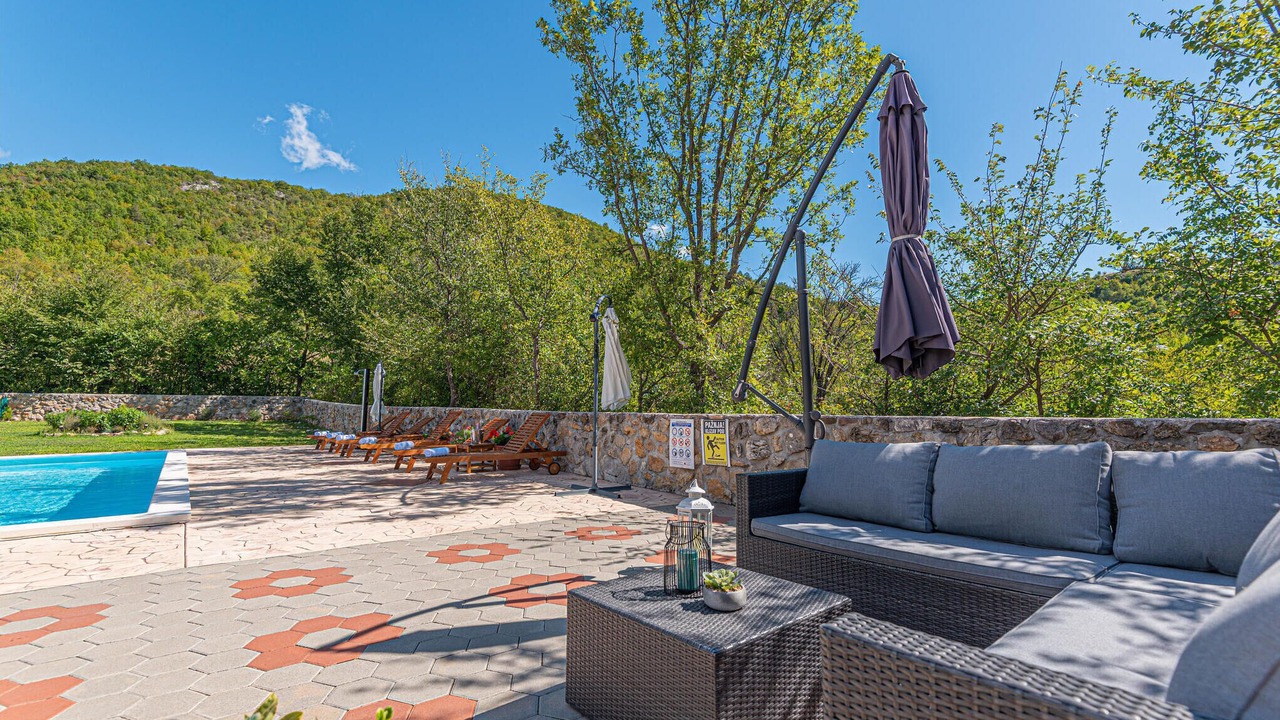 Photo of Outdoor in Cove Parja