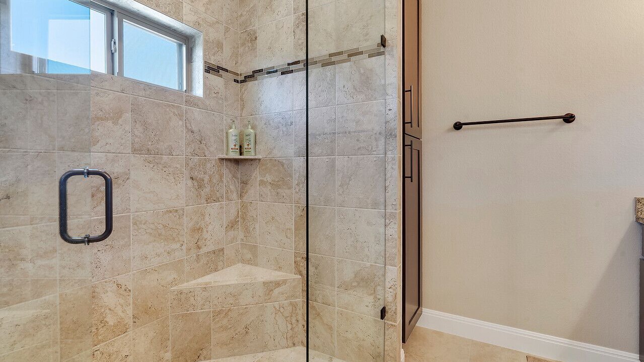 Photo of Bathroom in Point Venture