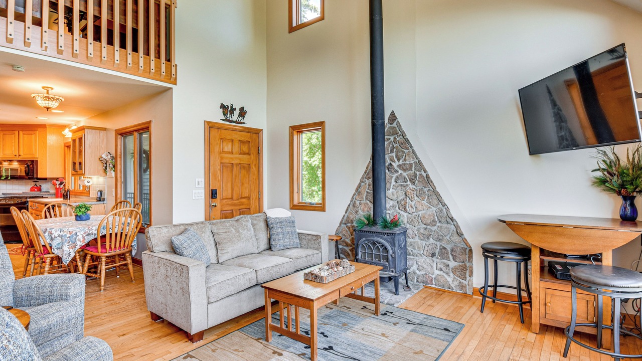 Photo of Livingroom in Dahlonega