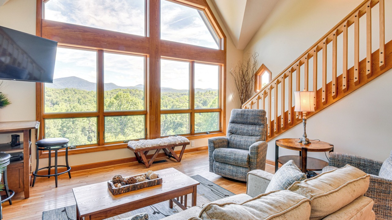 Photo of Livingroom in Dahlonega