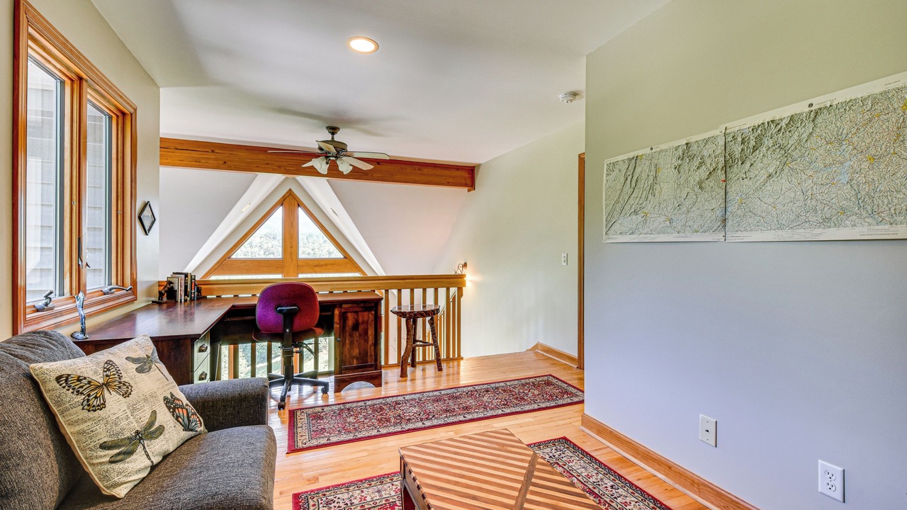 Photo of Livingroom in Dahlonega
