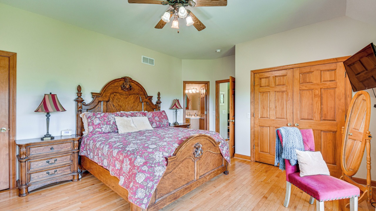 Photo of Bedroom in Dahlonega