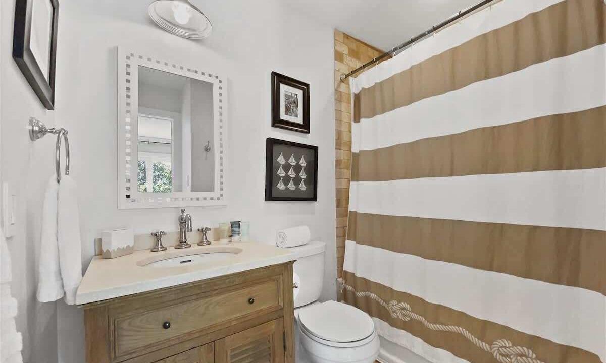 Photo of Bathroom in Gulf Trace