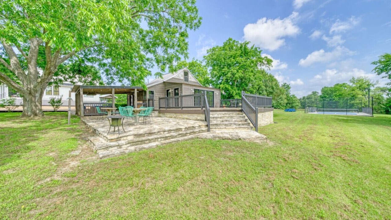 Photo of Patio Balcony in Round Top