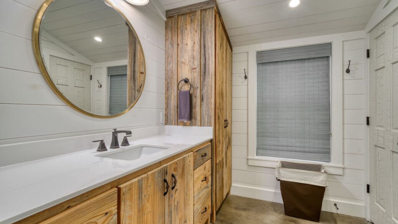 Photo of Bathroom in Round Top