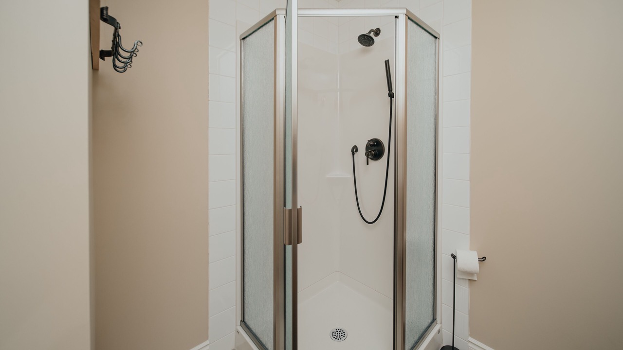 Photo of Bathroom in West Hillhurst