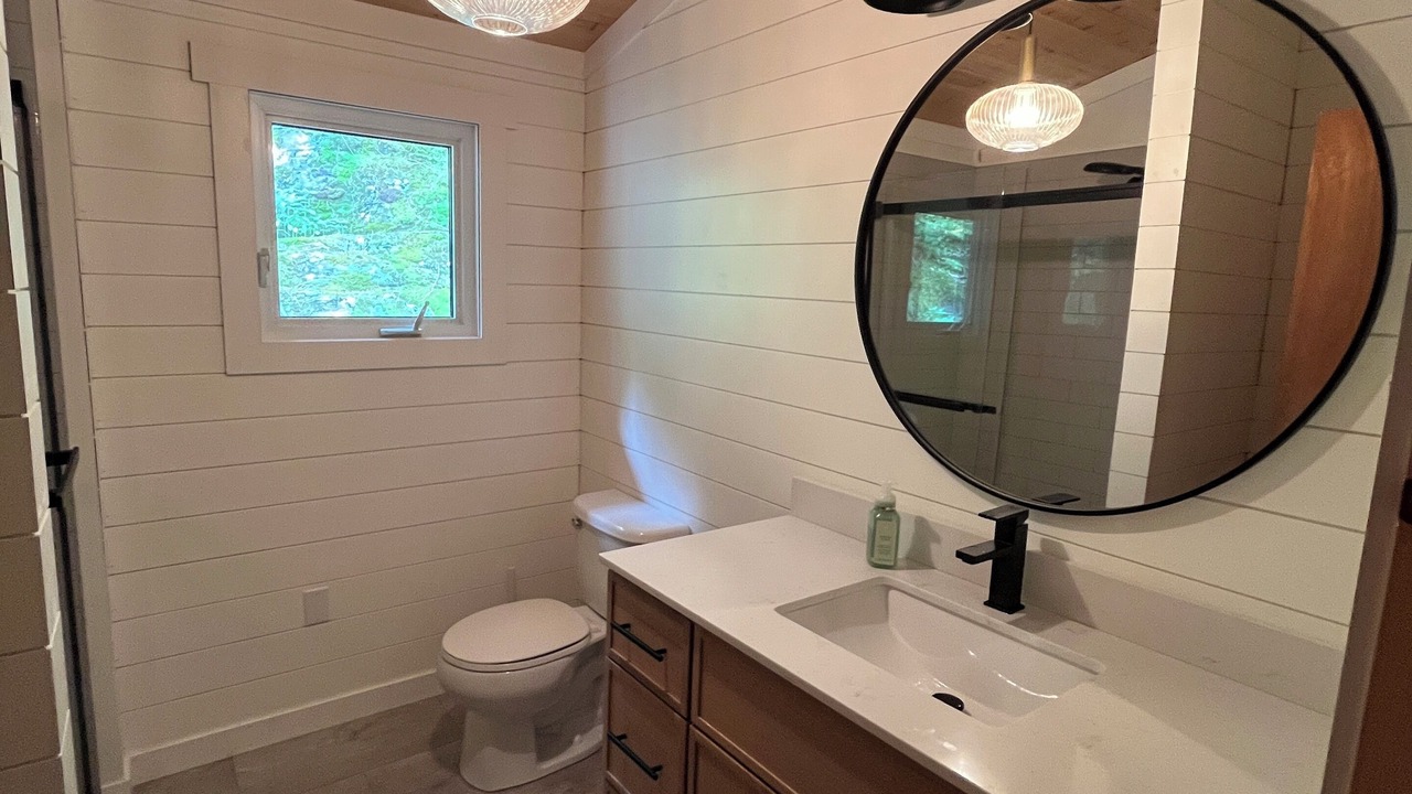 Photo of Bathroom in Broadbent