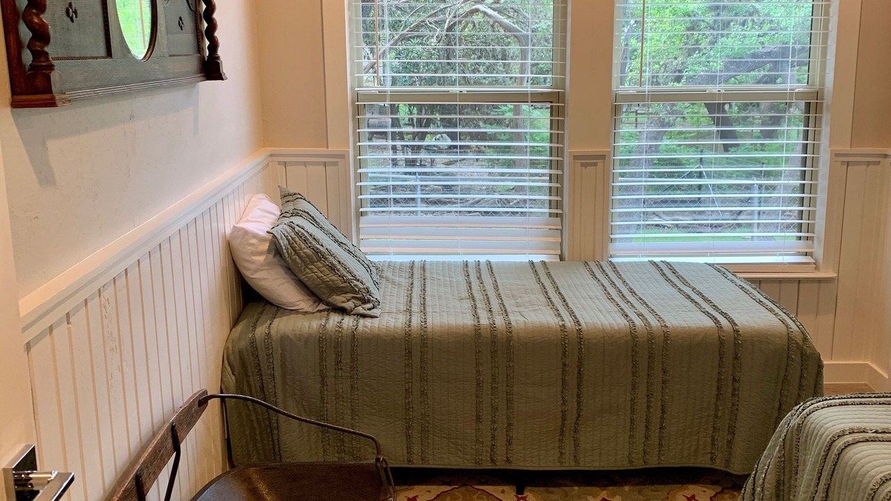 Photo of Bedroom in Lakehills