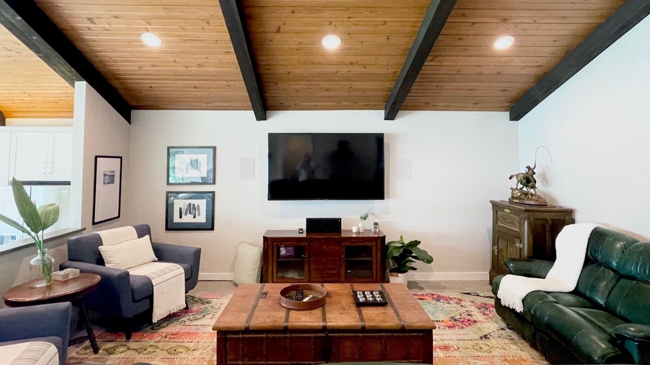 Photo of Bedroom in Lakehills